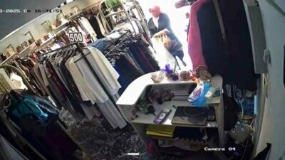 Bursa’nın İnegöl ilçesinde faaliyet gösteren bir giysi mağazasında yaşanan hırsızlık