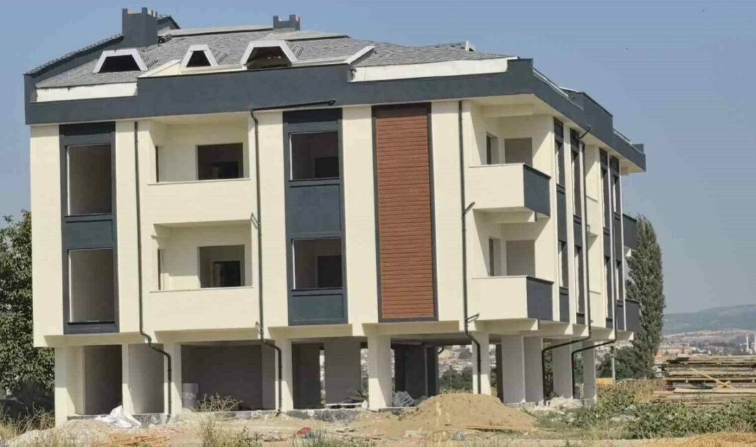 Havalandırma boşluğuna düşen inşaat işçisi ağır yaralandı Bursa’nın İnegöl ilçesinde inşaatın havalandırma boşluğuna düşen inşaat işçisi ağır