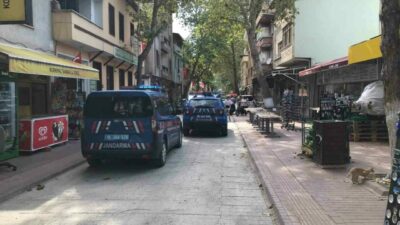 Bursa’nın İznik ilçesinde, bir ihbarı değerlendiren jandarma ekipleri, antika eşya