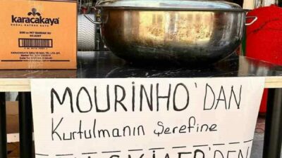 Bursa’nın İznik ilçesinde Fenerbahçeli ve Beşiktaşlı taraftarlar, birlik oldu. Ole