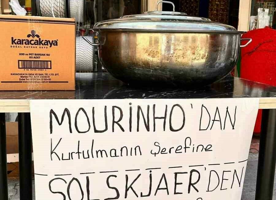 Bursa’nın İznik ilçesinde Fenerbahçeli ve Beşiktaşlı taraftarlar, birlik oldu. Ole