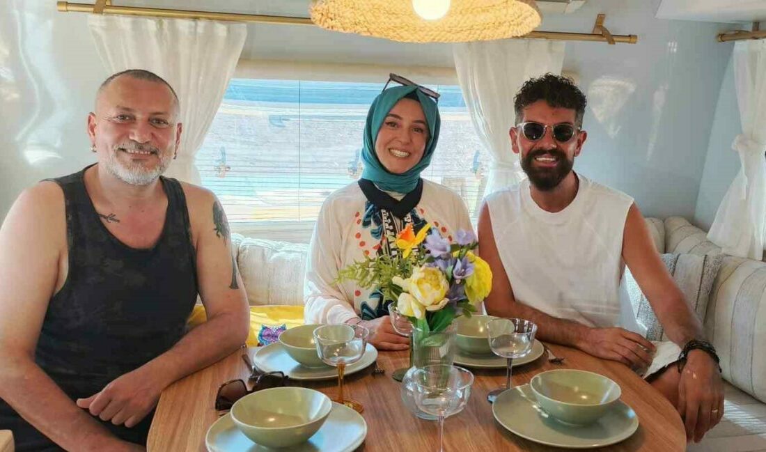 İki ünlü ismin karavan rekabeti Hüsnü Şenlendirici, fuarda görüp yeni projesi için satın almayı düşündüğü