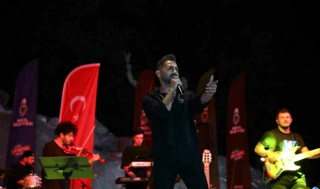 İnegöl, Aydın Şahin ile coştu İnegöl Belediyesi’nin yaz etkinlikleri kapsamında düzenlenen Aydın Şahin konseri büyük