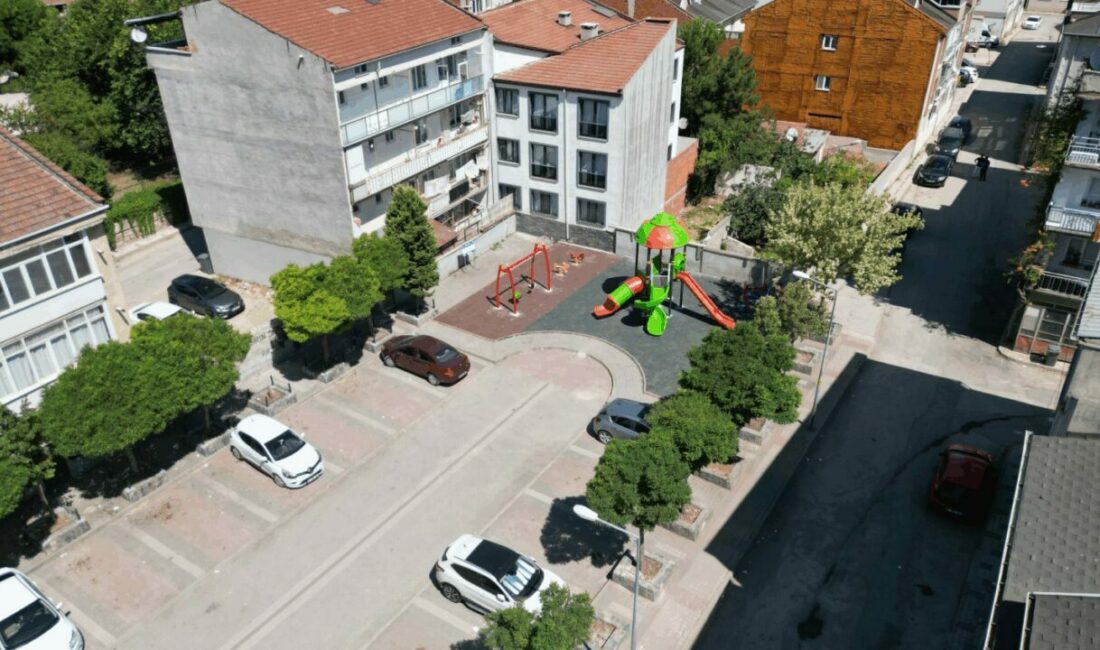 İnegöl Belediyesi, Osmaniye Mahallesi Karlıova Sokakta kullanım ömrünü tamamlamış ve