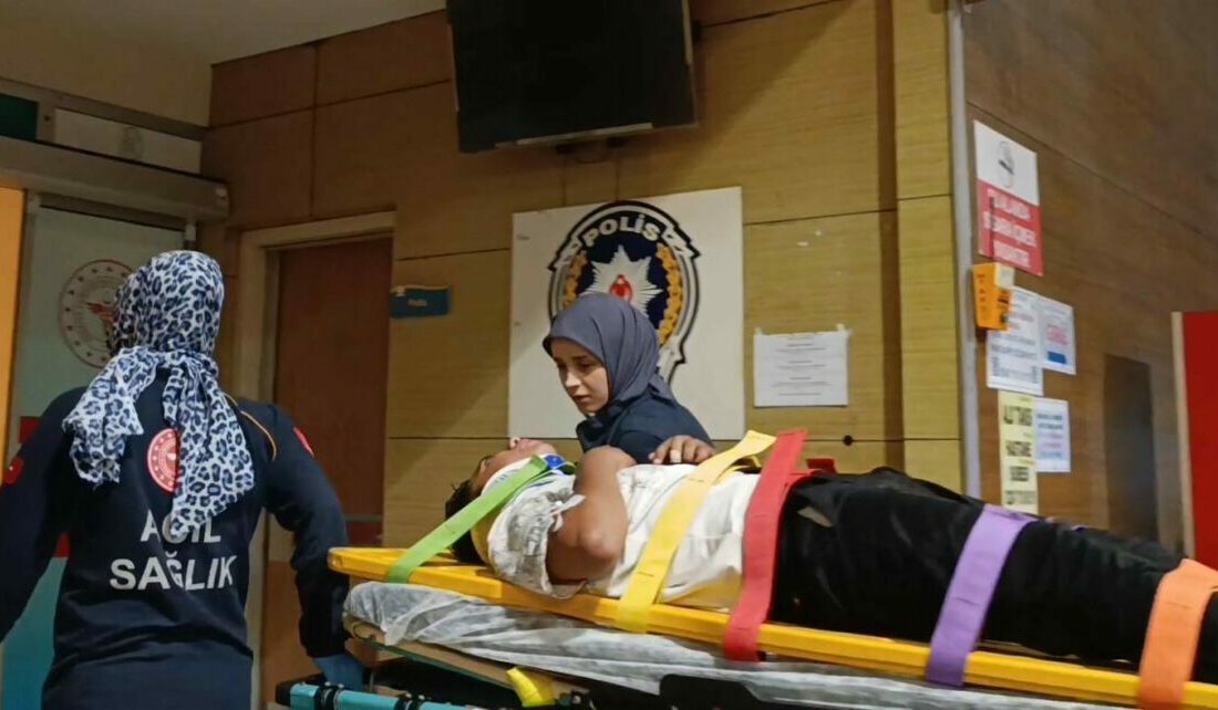 İnegöl’de balkondan düşen çocuk hastaneye kaldırıldı Bursa’nın İnegöl ilçesinde gece saatlerinde meydana gelen olayda, balkondan düşen