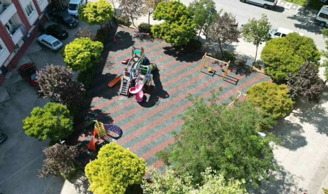 İnegöl’de çocuk parkları daha güvenli İnegöl Belediyesi, şehir genelinde 10 yılın üzerinde hizmet veren 34