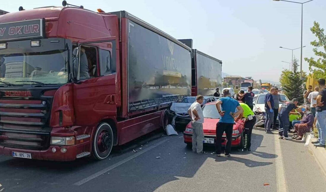 İnegöl’de trafik kazası sonucu 2 kişi yaralandı Bursa’nın İnegöl ilçesinde meydana gelen kazada otomobil, kırmızı ışıkta bekleyen