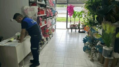İnegöl Belediyesi Zabıta Müdürlüğü ekipleri, denetim faaliyetleri kapsamında çiçek satışı