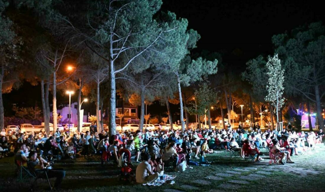 İznik’te yaz akşamları çocukların neşesiyle renkleniyor İznik Belediyesi’nin üçüncüsünü düzenlediği “Nostaljik Yaz Akşamları” etkinlikleri, animasyon film