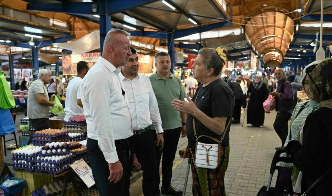 Karabatı: “Halkımızın yanındayız” Karacabey Belediye Başkanı Fatih Karabatı, Ömer Matlı Kapalı Pazaryeri’nde esnaf