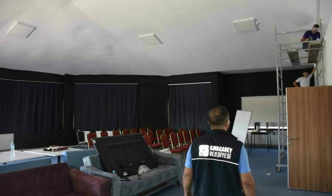 Karacabey Belediyesi’nden kamu kurumlarına çok yönlü hizmet atağı Karacabey Belediyesi, ilçenin dört bir yanında sürdürdüğü hizmet atağını yalnızca