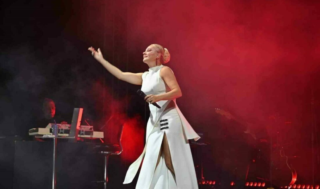 Karacabey’de Funda Arar rüzgarı Karacabey’de düzenlenen LongozFest 2025 büyüleyici atmosferde gerçekleşen Funda Arar konseriyle