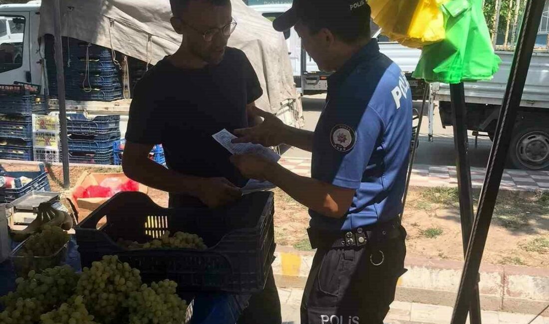 Karacabey’de polis dolandırıcılığa karşı broşür dağıttı Karacabey Emniyet Müdürlüğü Toplum Destekli Büro Amirliği ve Polis Merkezi