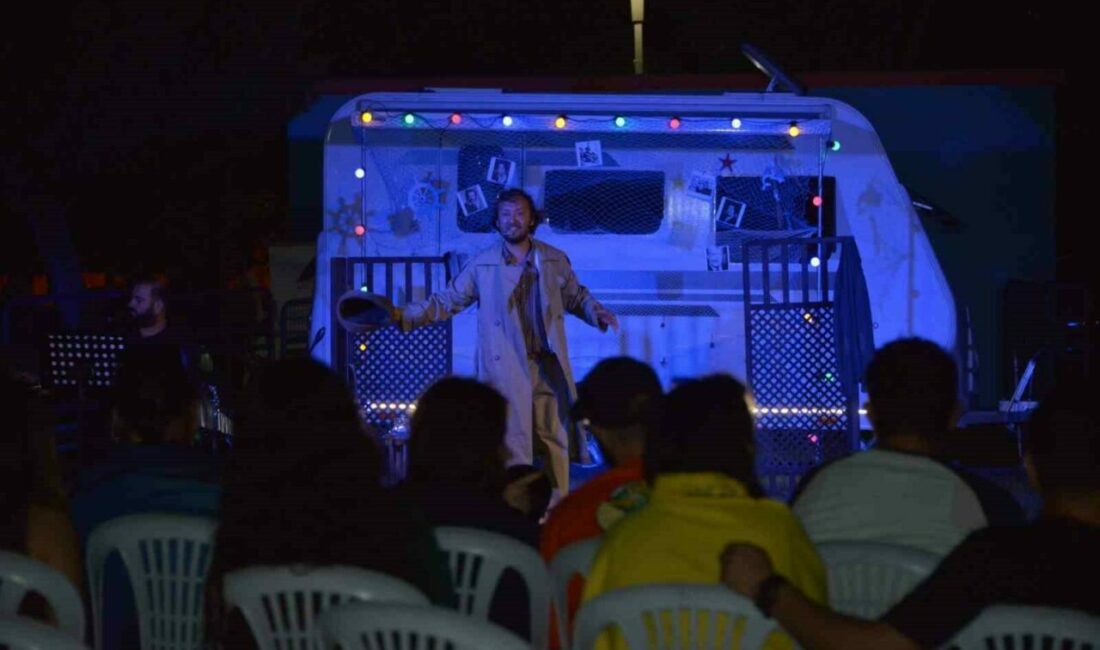 ’’Karavan tiyatro’’ Bursa ile buluştu Türk edebiyatının usta kalemi Sait Faik Abasıyanık’ın ölümsüz eserlerinden “Meraklısı