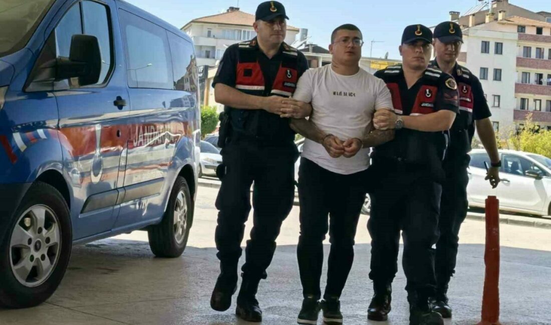 Kavgayı ayırmaya çalışan özel güvenlik görevlisini bıçaklayan saldırgan tutuklandı Bursa’nın İnegöl ilçesinde fabrikadaki kavgayı ayırmaya çalışan özel güvenlik görevlisini