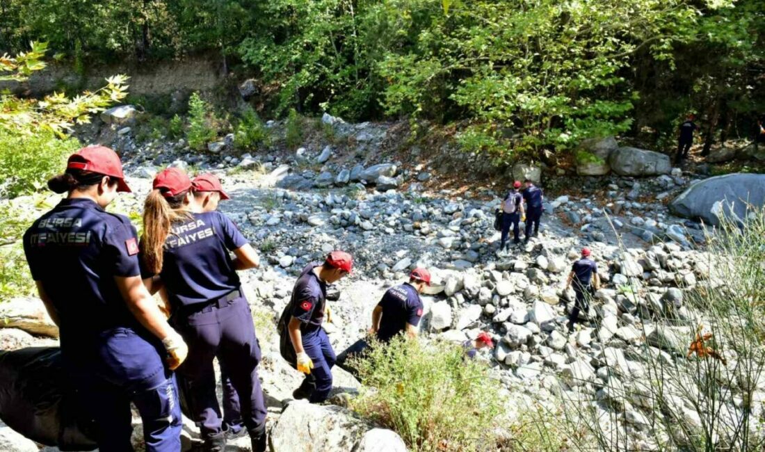 Bursa Büyükşehir Belediyesi’nin çevre bilincini yaygınlaştırmak hedefiyle başlattığı “Temizle, Yeşert,