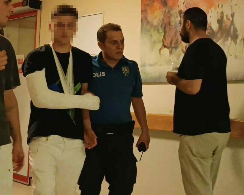 Kız arkadaşına laf atan kişi tarafından bıçaklandı Bursa’nın İnegöl ilçesinde iddiaya göre kız arkadaşına laf atan şahısla