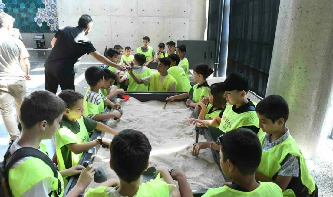 Minik arkeologlar, geçmişin izini sürüyor Osmangazi Belediyesi’nin “Minik Arkeologlar İş Başında” projesi, çocukları tarihin büyülü