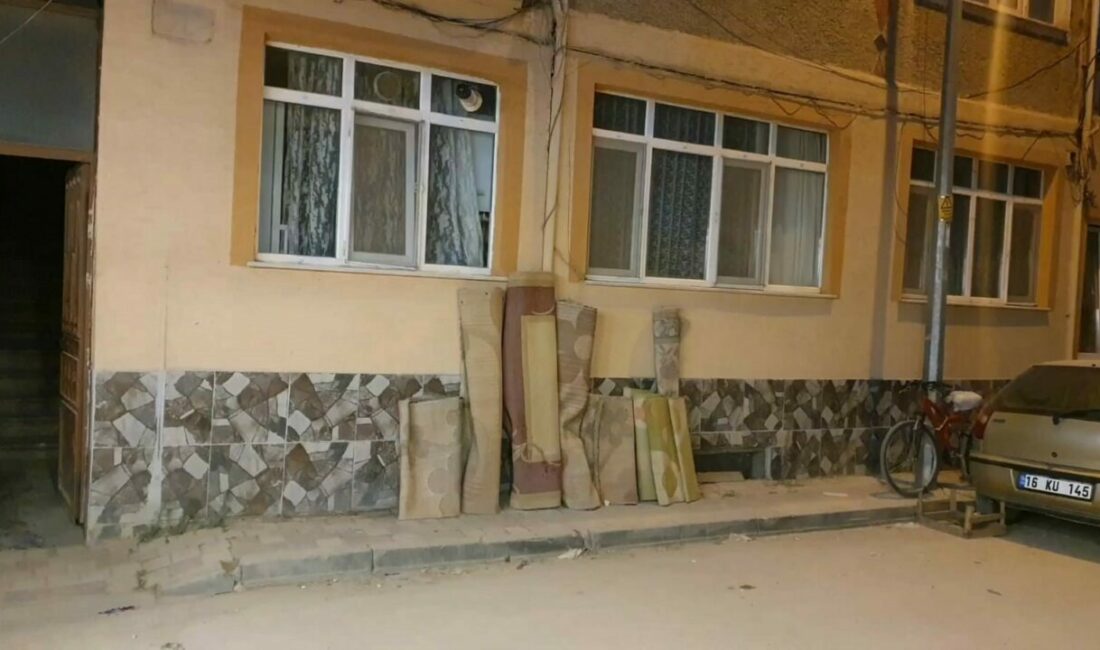 Mısır uyruklu şahıs ölü bulundu Bursa’nın İnegöl ilçesinde Mısır uyruklu bir kişi evinde ölü bulundu.