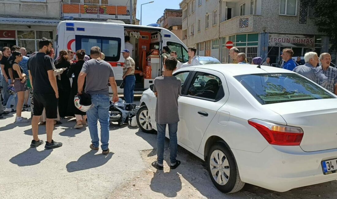 Motosiklet ile otomobil kafa kafaya çarpıştı Bursa’nın İnegöl ilçesinde ters yönden gelen otomobil ile motosiklet çarpıştı.
