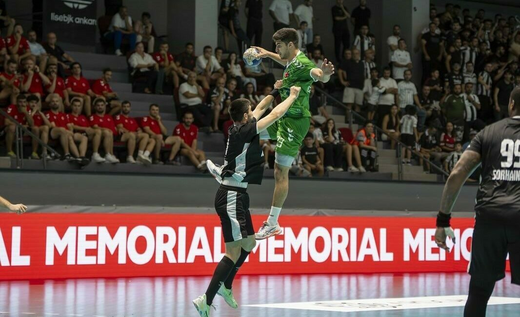 Nilüfer Belediyespor Süper Kupa’da şampiyon oldu Nilüfer Belediyespor, Ankara’daki Süper Kupa finalinde Beşiktaş’ı 7 metre atışları