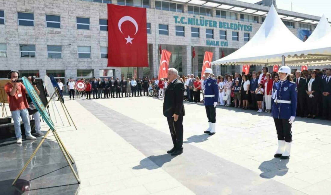 Nilüfer Belediyesi 30 Ağustos Zafer Bayramı’nı Cumhuriyet Meydanı’ndaki törenle kutladı.