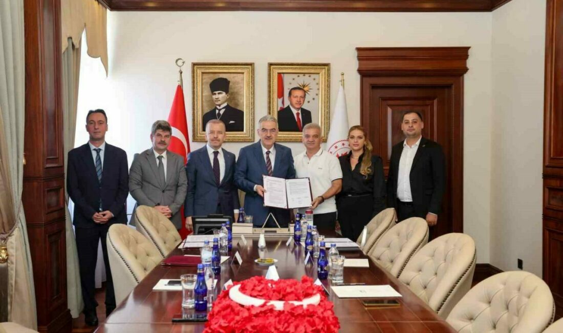 Nilüfer’e hayırsever desteğiyle 16 derslikli ilkokul Bursa Valisi Erol Ayyıldız, hayırsever iş insanı Abuzer Leman’ın katkısıyla