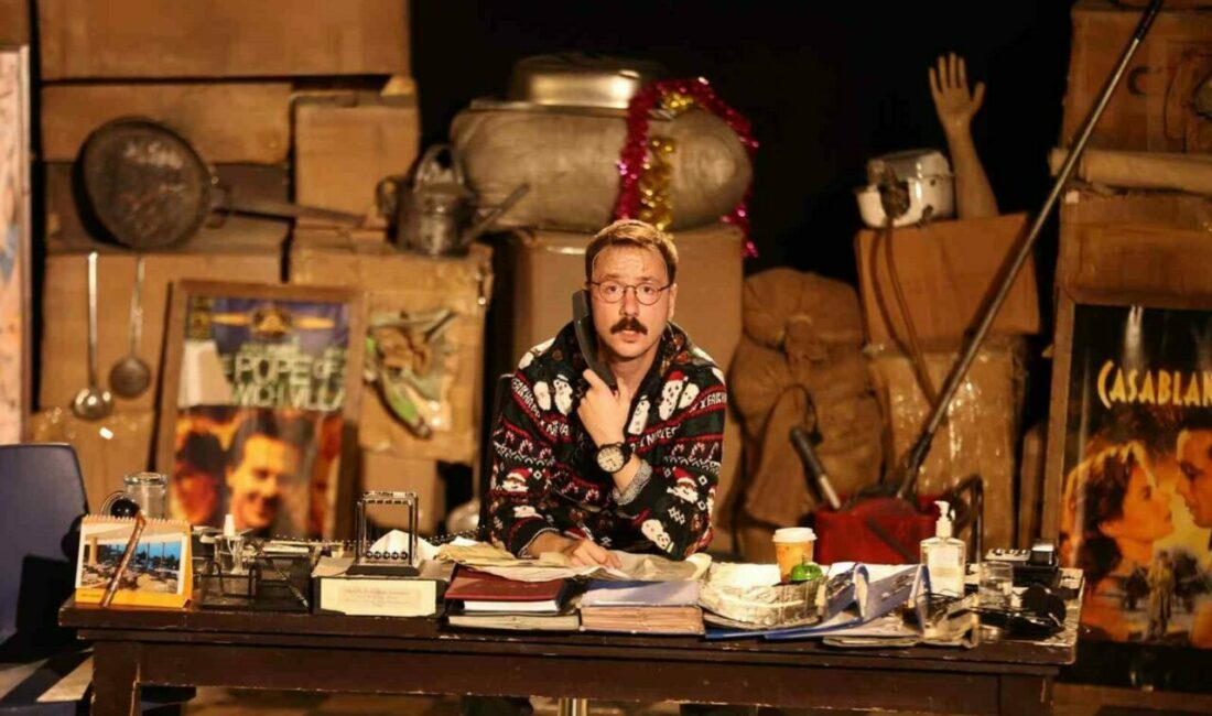 Ormandaki Kulübe’de “Tamamen Doluyuz” Nilüfer Belediyesi Kent Tiyatrosu’nun yaz programında İstanbul Devlet Tiyatrosu’nun “Tamamen