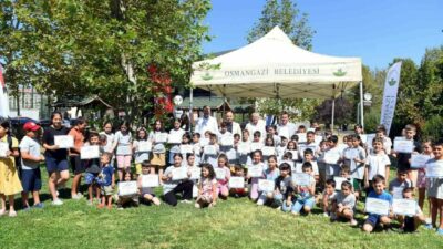 Osmangazi Belediyesi’nin yaz spor okulları kapsamında düzenlediği yüzme kursları büyük