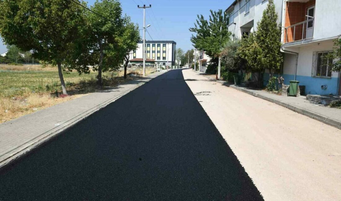 Osmangazi’de bir yol daha yenilendi Osmangazi Belediyesi, ilçe genelinde başlattığı asfaltlama çalışmalarını hız kesmeden sürdürüyor.