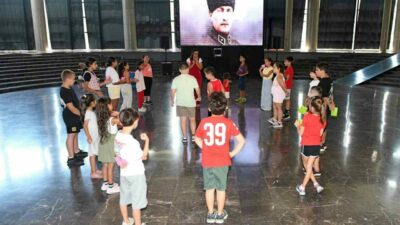 Osmangazi Belediyesi, yaz tatili döneminde çocukları edebiyat ve sanatla buluşturmayı