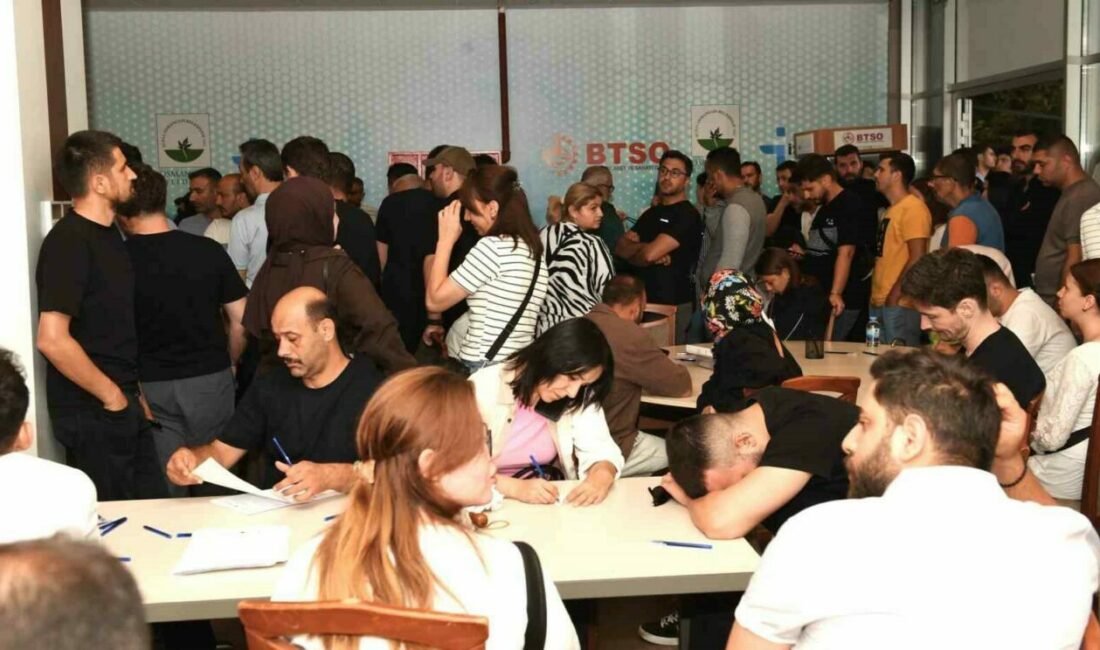 Osmangazi’de istihdam buluşması doldu taştı Osmangazi Belediyesi’nin her ay düzenli olarak gerçekleştirdiği istihdam buluşmalarına bir