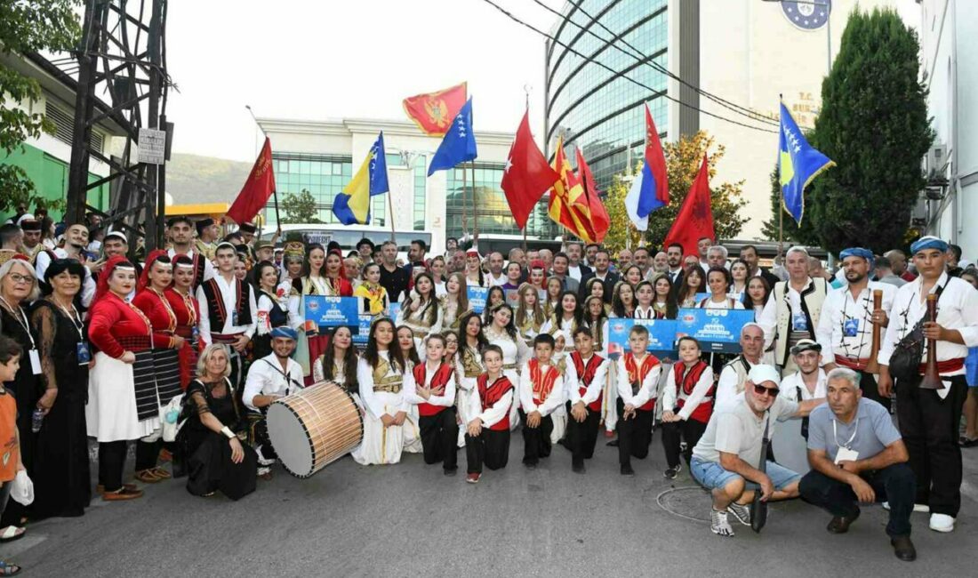 Osmangazi’de Uluslararası Balkan Festivali renkli görüntülerle start aldı Balkan kültürünü Bursa sokaklarına taşıyan Uluslararası NAKEM Osmangazi Belediyesi Balkan