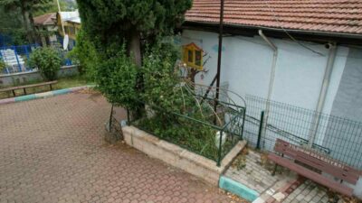 Osmanlı döneminin önemli alimlerinden Molla Arap Hazretleri’nin Bursa Yıldırım’daki kabrinin