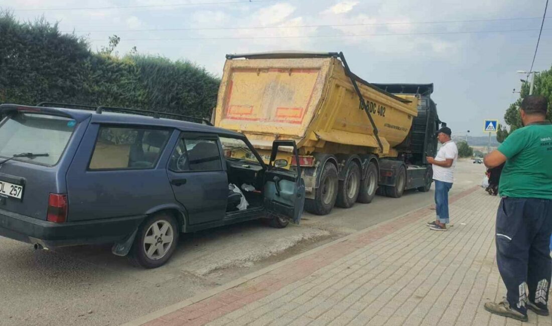 Otomobil kamyona çarptı: 4 yaralı Bursa’nın İnegöl ilçesinde kamyona arkadan çarpan otomobildeki 4 kişi yaralandı.