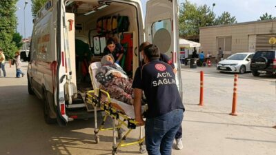 Bursa’nın İnegöl ilçesinde kamyona arkadan çarpan otomobildeki 4 kişi yaralandı.