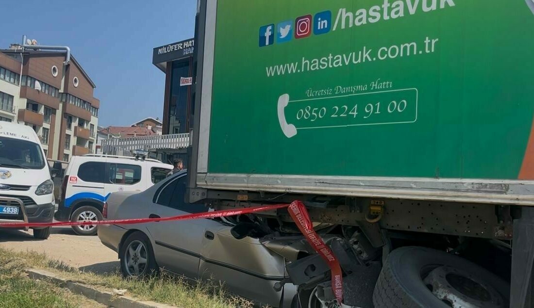 Park halindeki tıra böyle çarptı…Feci kazada sürücü hayatını kaybetti Bursa’da seyir halindeki otomobilin park halindeki tıra arkadan çarpması sonucu