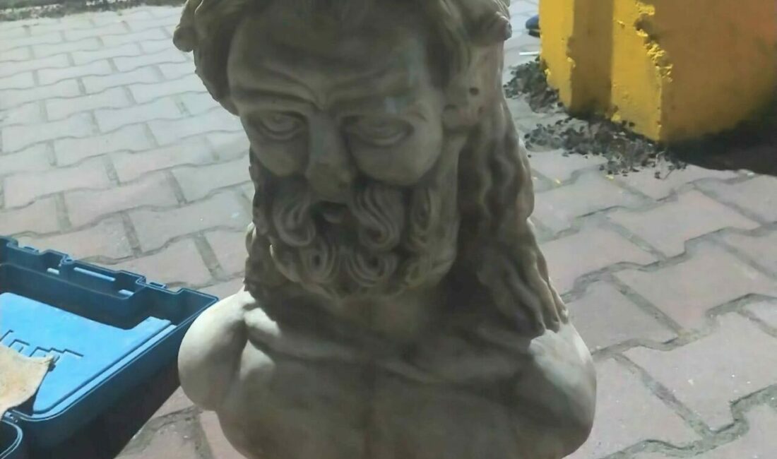 Roma ve Bizans dönemine ait heykeller ele geçirildi Bursa’nın İnegöl ilçesinde KOM ekiplerince düzenlenen tarihi eser operasyonunda, Roma