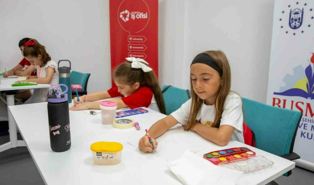 Sanat atölyeleri çocukların hayatlarına renk kattı Bursa Büyükşehir Belediyesi tarafından düzenlenen ‘Renklerin Suyla Dansı’ temalı sulu