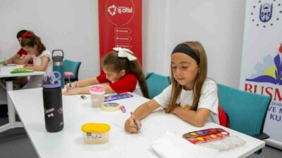 Bursa Büyükşehir Belediyesi tarafından düzenlenen ‘Renklerin Suyla Dansı’ temalı sulu