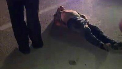 Bursa’nın Yenişehir ilçesinde seyir halindeki kamyonetin kasasından düşen bir kişi