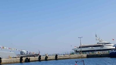 Seyitonbaşı Senin Kahramanın tiyatro ekibinden denizdeki bu muhteşem görsel şölen