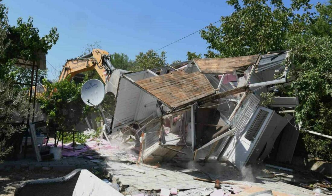 Sit alanına yapılan kaçak yapılar yıkıldı Osmangazi Belediyesi, ilçeyi kaçak yapılardan temizlemek için yıkım çalışmalarına hız