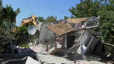 Osmangazi Belediyesi, ilçeyi kaçak yapılardan temizlemek için yıkım çalışmalarına hız