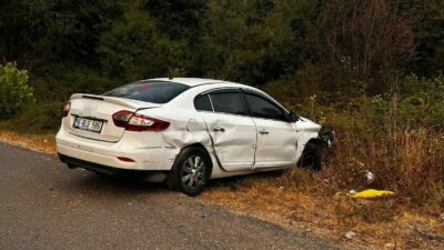 Bursa’nın İnegöl ilçesinde meydana gelen kazada kamyonetin sıkıştırması sonucunda otomobil