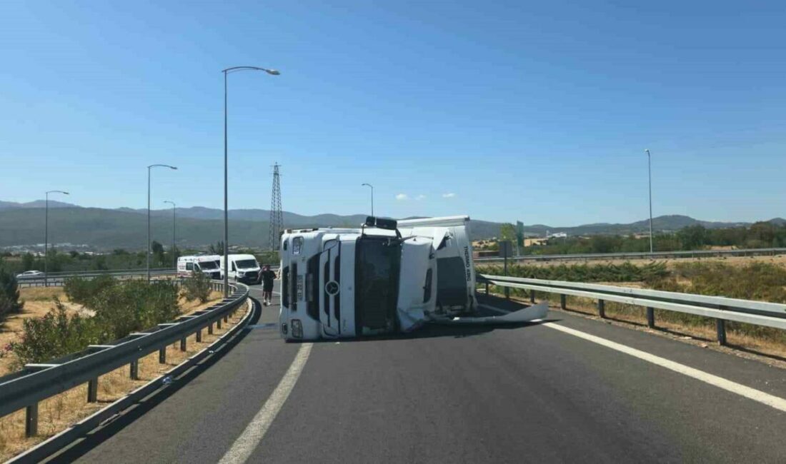 Tır devrildi; otoyol kavşağı kapandı Bursa’nın Orhangazi ilçesinde Gebze-Orhangazi-İzmir Otoyolu Orhangazi kavşağında devrilen tır trafiği