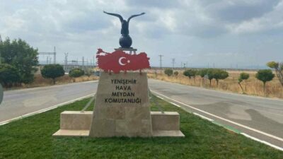 Bursa Yenişehir Hava Meydan Komutanlığı kavşağına yapılan Kartal figürü ve