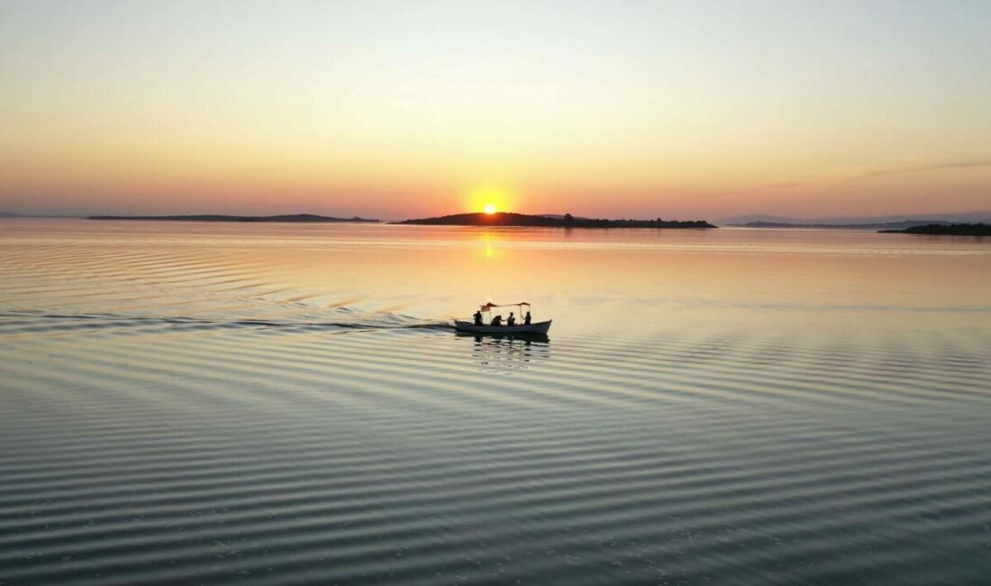 Uluabat Gölü’nde sıfır kirlilik yolculuğu başlıyor Bursa’nın daha yaşanabilir bir kent olması hedefiyle çevre yatırımlarına büyük