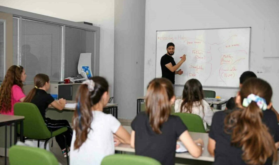 Yabancı üniversite öğrencilerinden Osmangazili çocuklara İngilizce eğitimi Osmangazi Belediyesi’nin dünyanın en büyük gençlik organizasyonu olan AIESEC ortaklığıyla