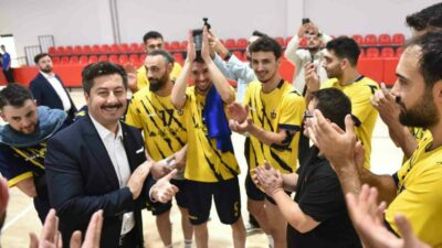 Yenişehir Belediyesi, Yenişehir Belediyespor’un yeni sezon kararlarıyla ilgili açıklamada bulundu.